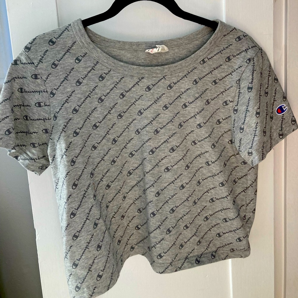 Champion Print Graphic Tee. Cropped. Size M. Grey